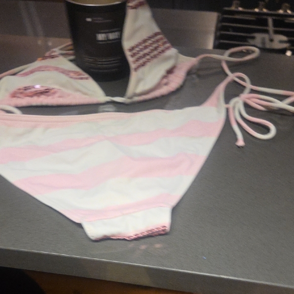 Victoria's Secret Pink and Cream Bikini - Picture 2 of 3